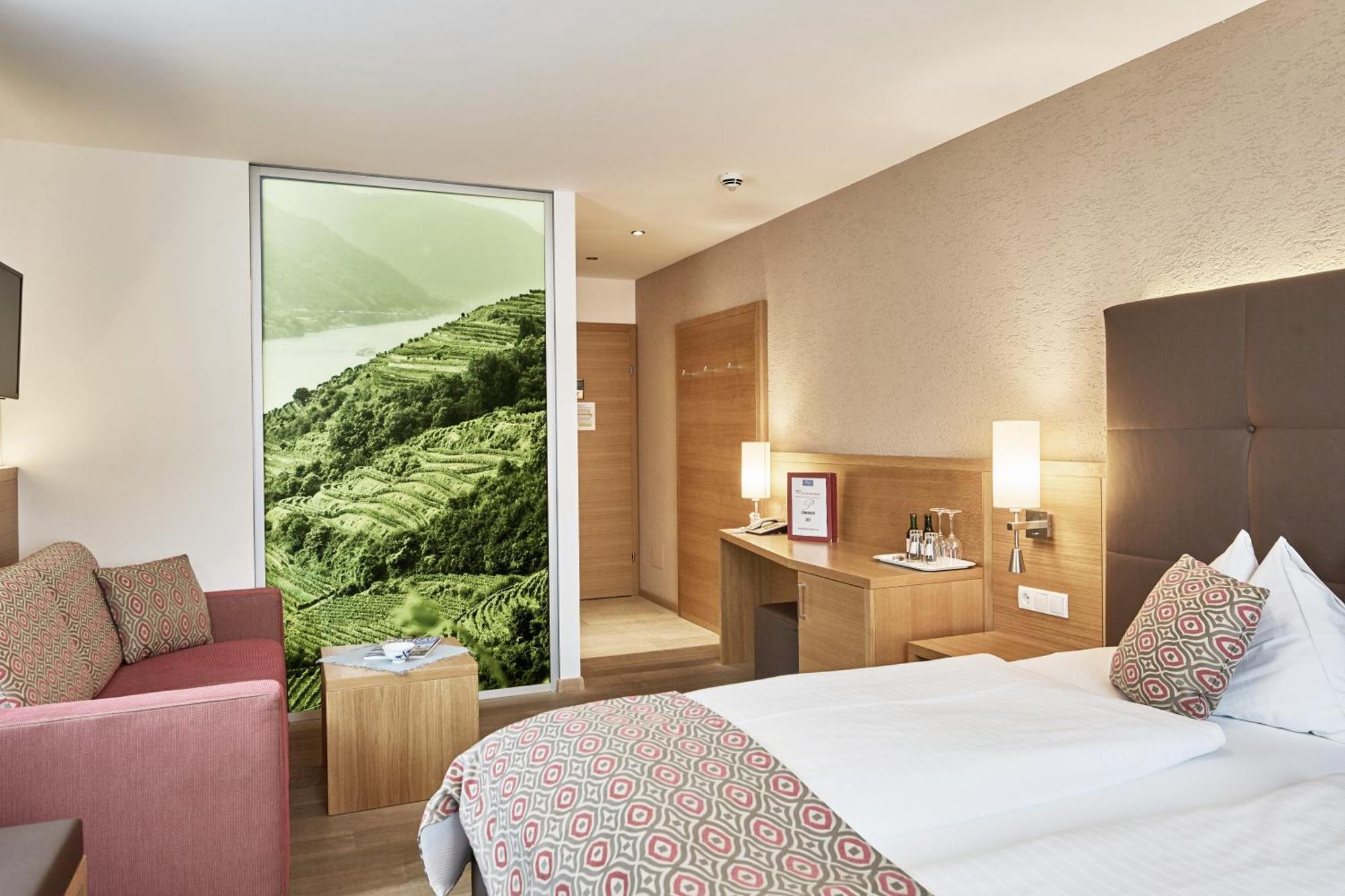 Hotel Donauhof Емерсдорф-ан-дер-Донау Екстериор снимка