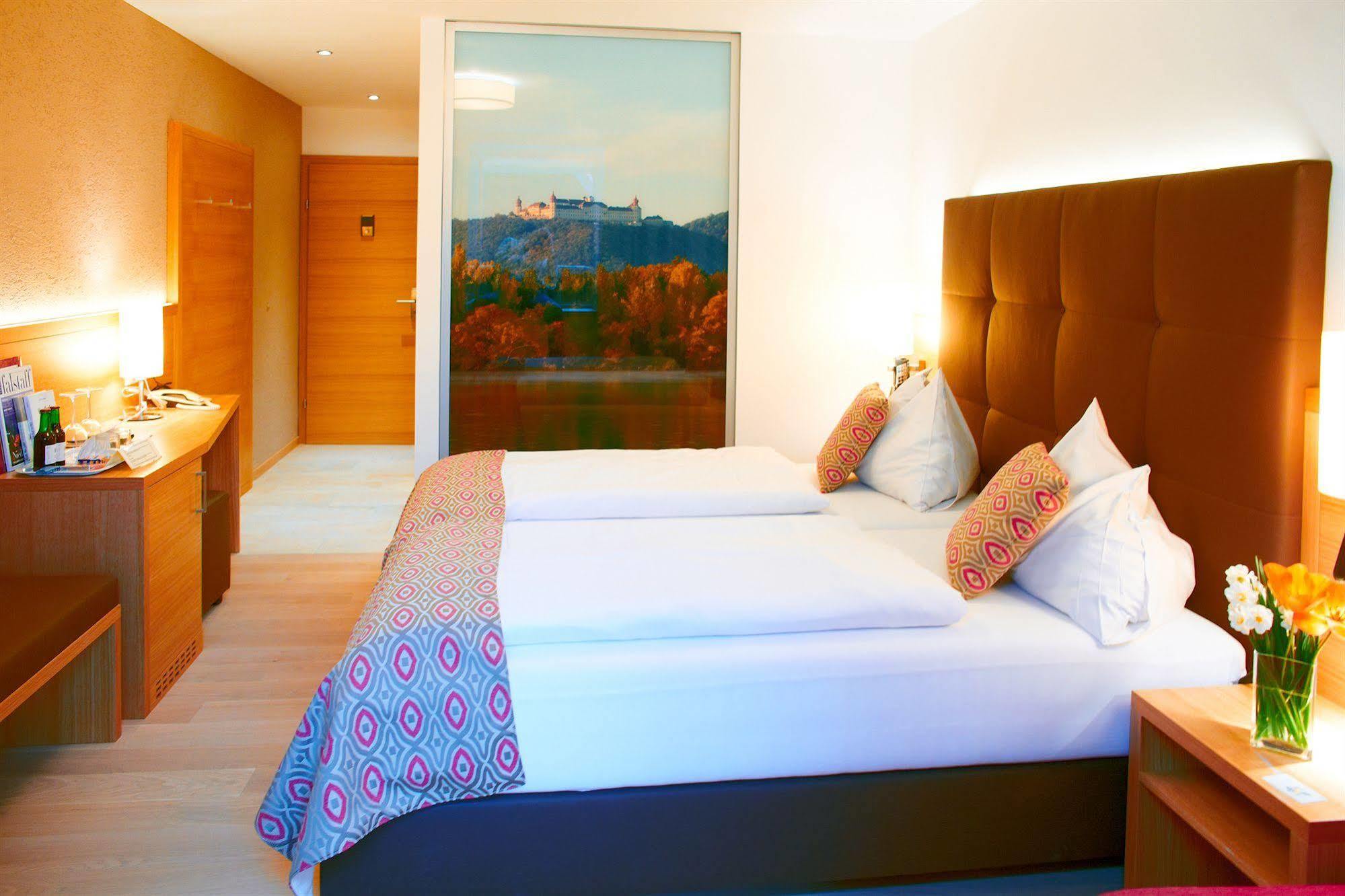 Hotel Donauhof Емерсдорф-ан-дер-Донау Екстериор снимка